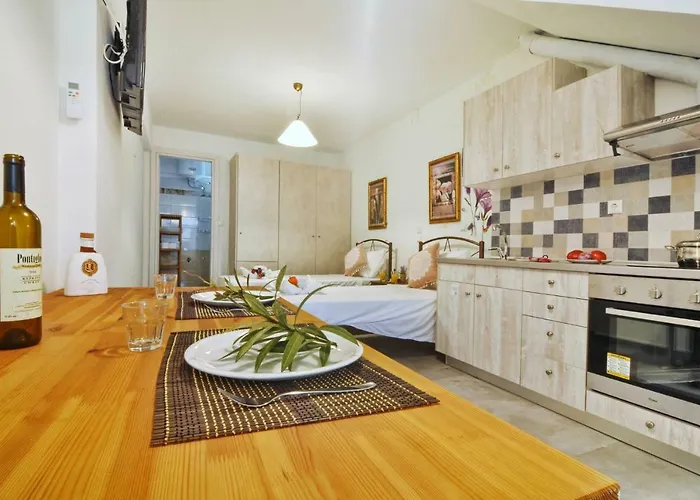 Costas Apartman